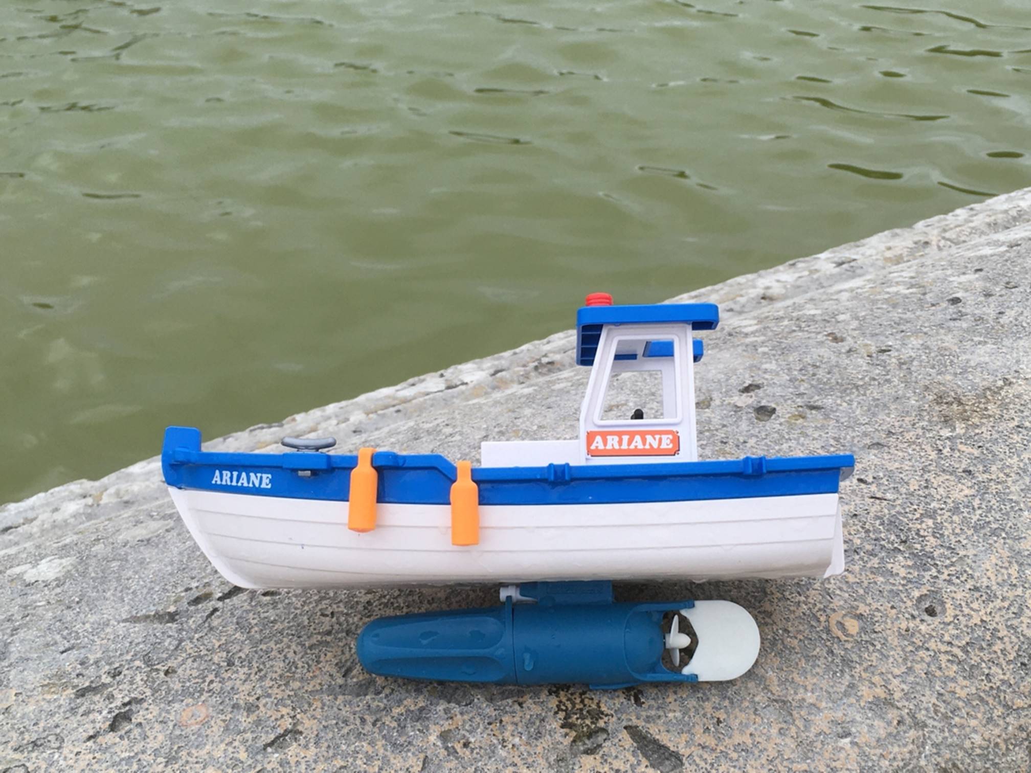 club nautique du luco jardin du Luxembourg Paris pond boat