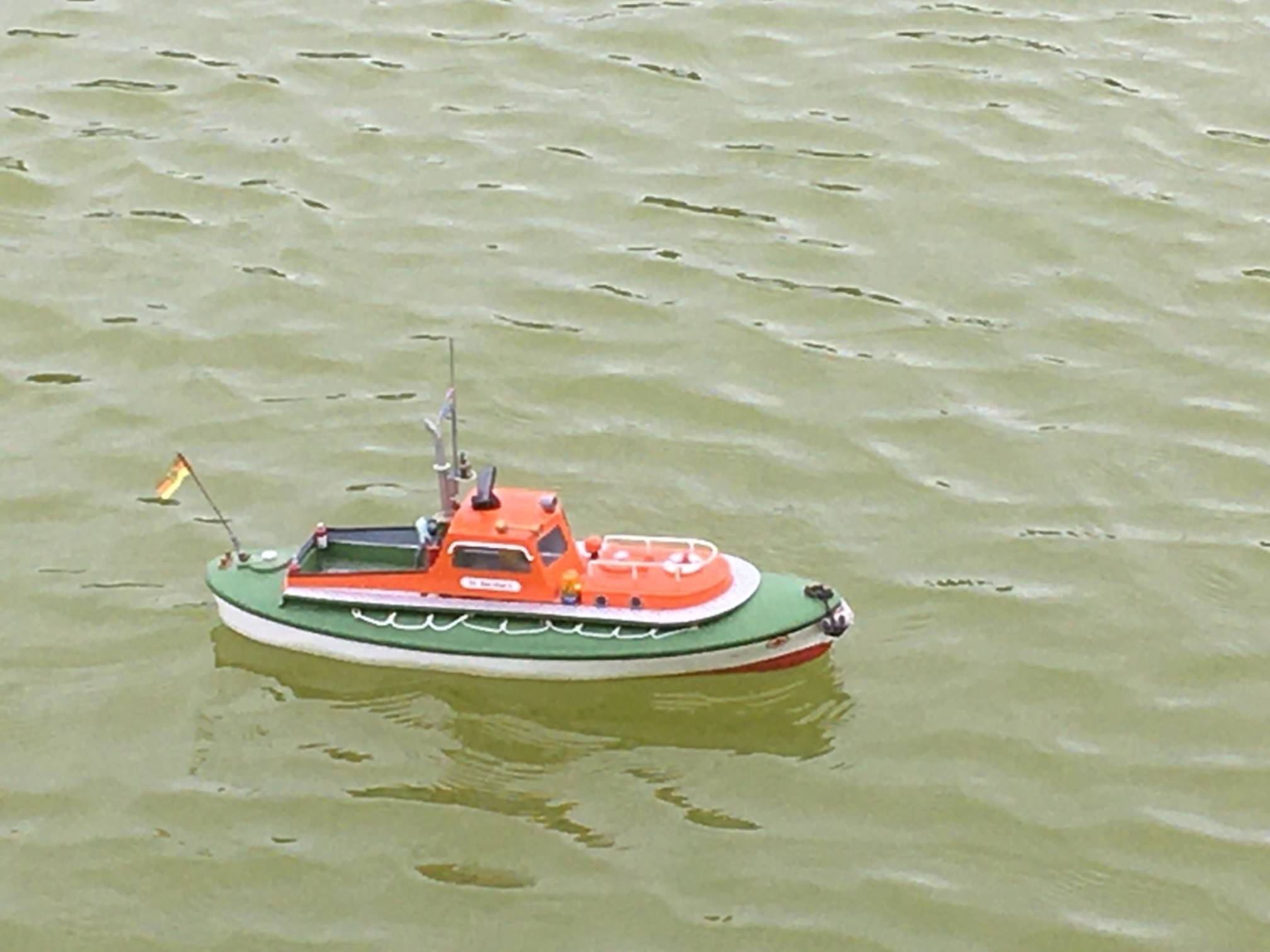 club nautique du luco jardin du Luxembourg Paris pond boat