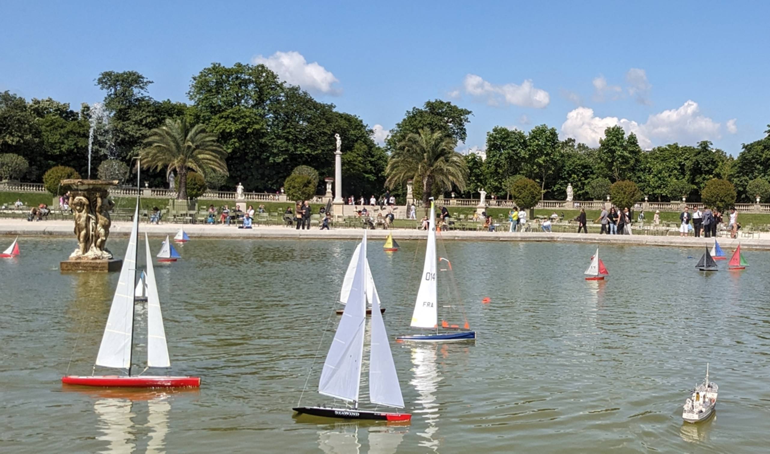 club nautique du luco jardin du Luxembourg Paris pond boat