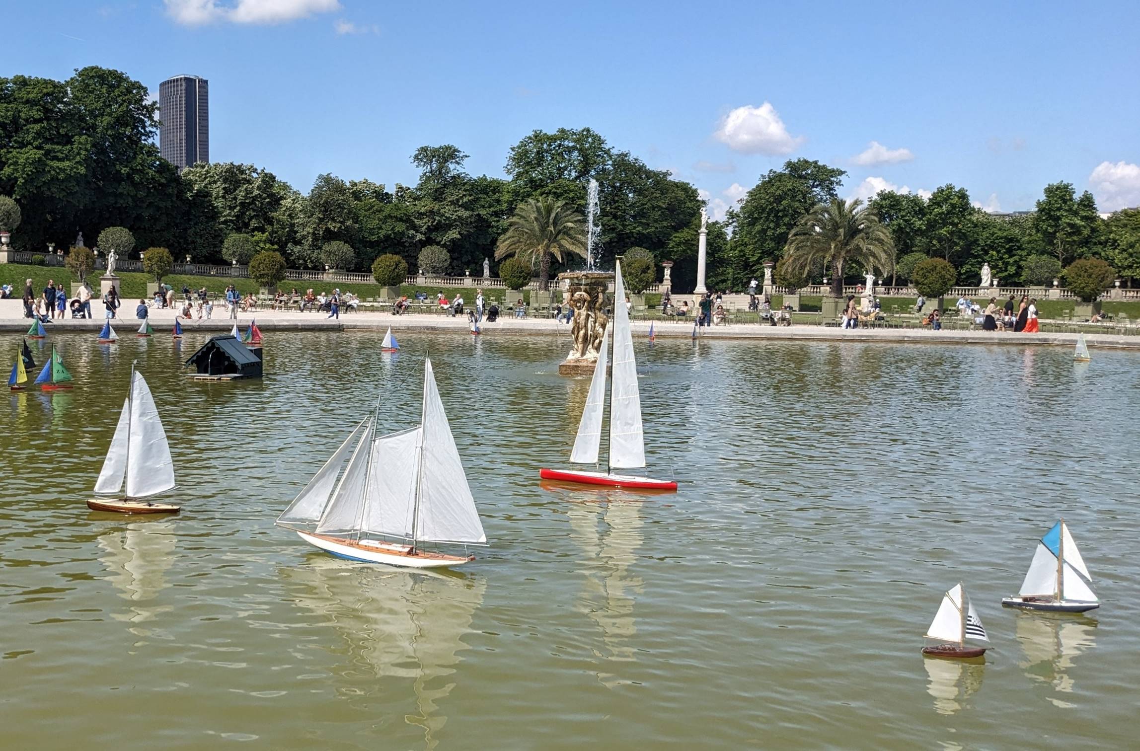 club nautique du luco jardin du Luxembourg Paris pond boat