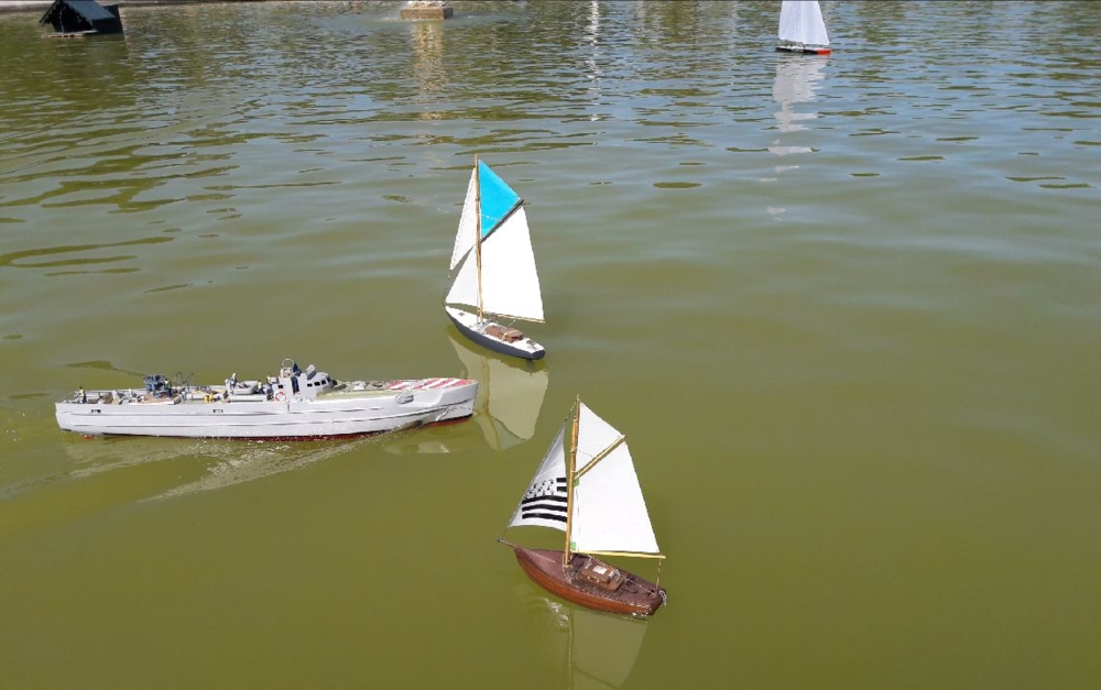 club nautique du luco jardin du Luxembourg Paris pond boat