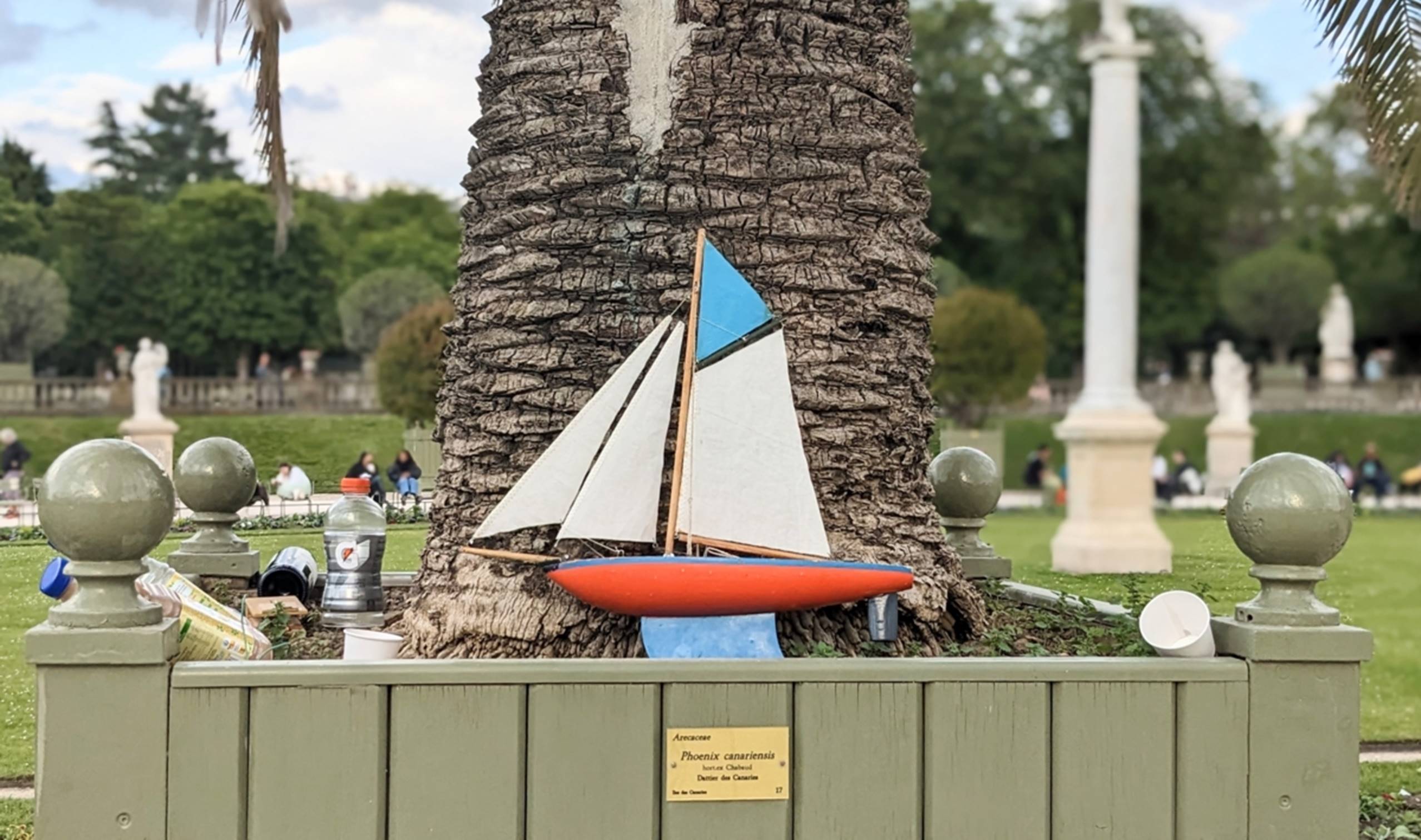 club nautique du luco jardin du Luxembourg Paris pond boat
