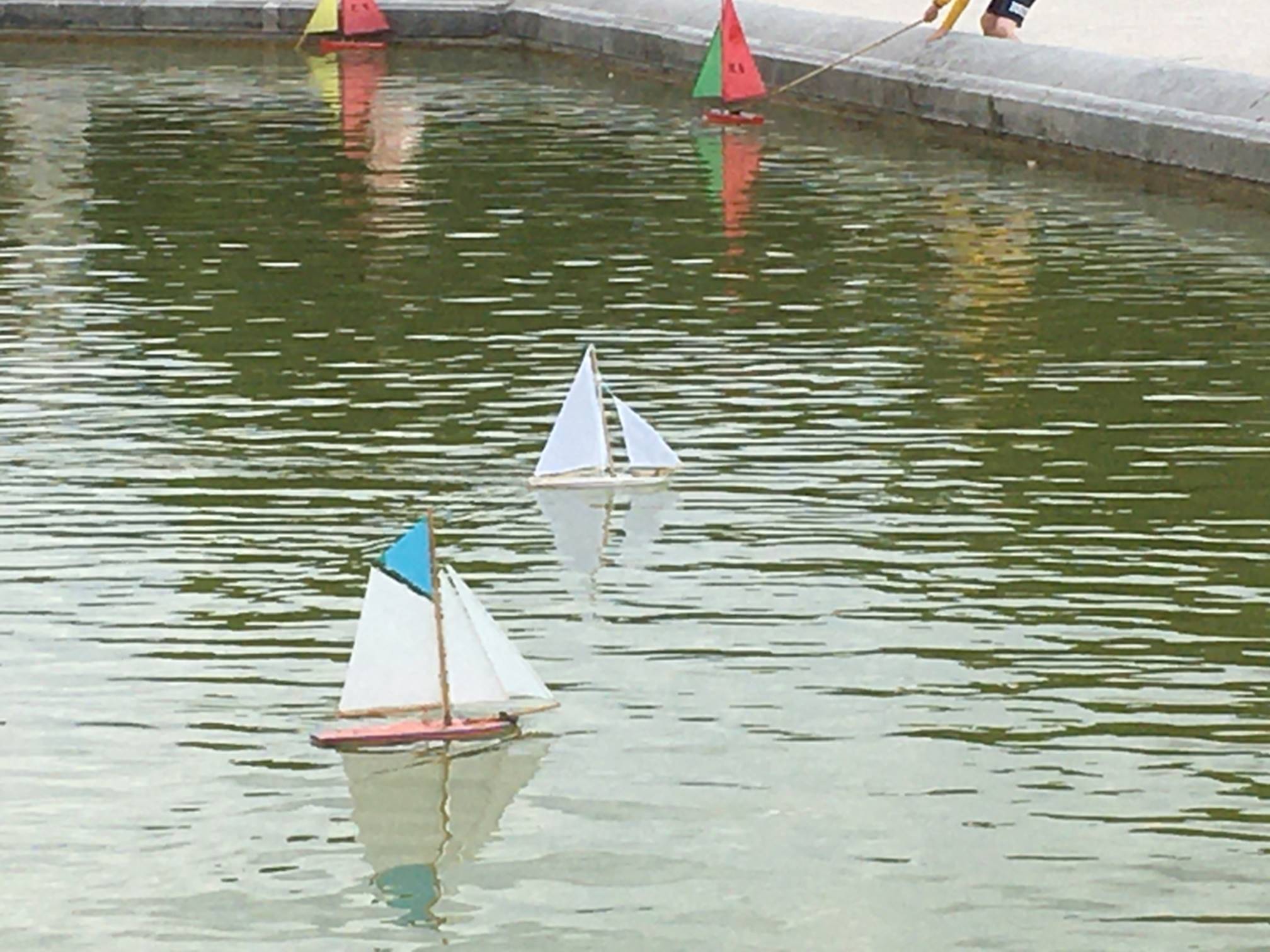 club nautique du luco jardin du Luxembourg Paris pond boat