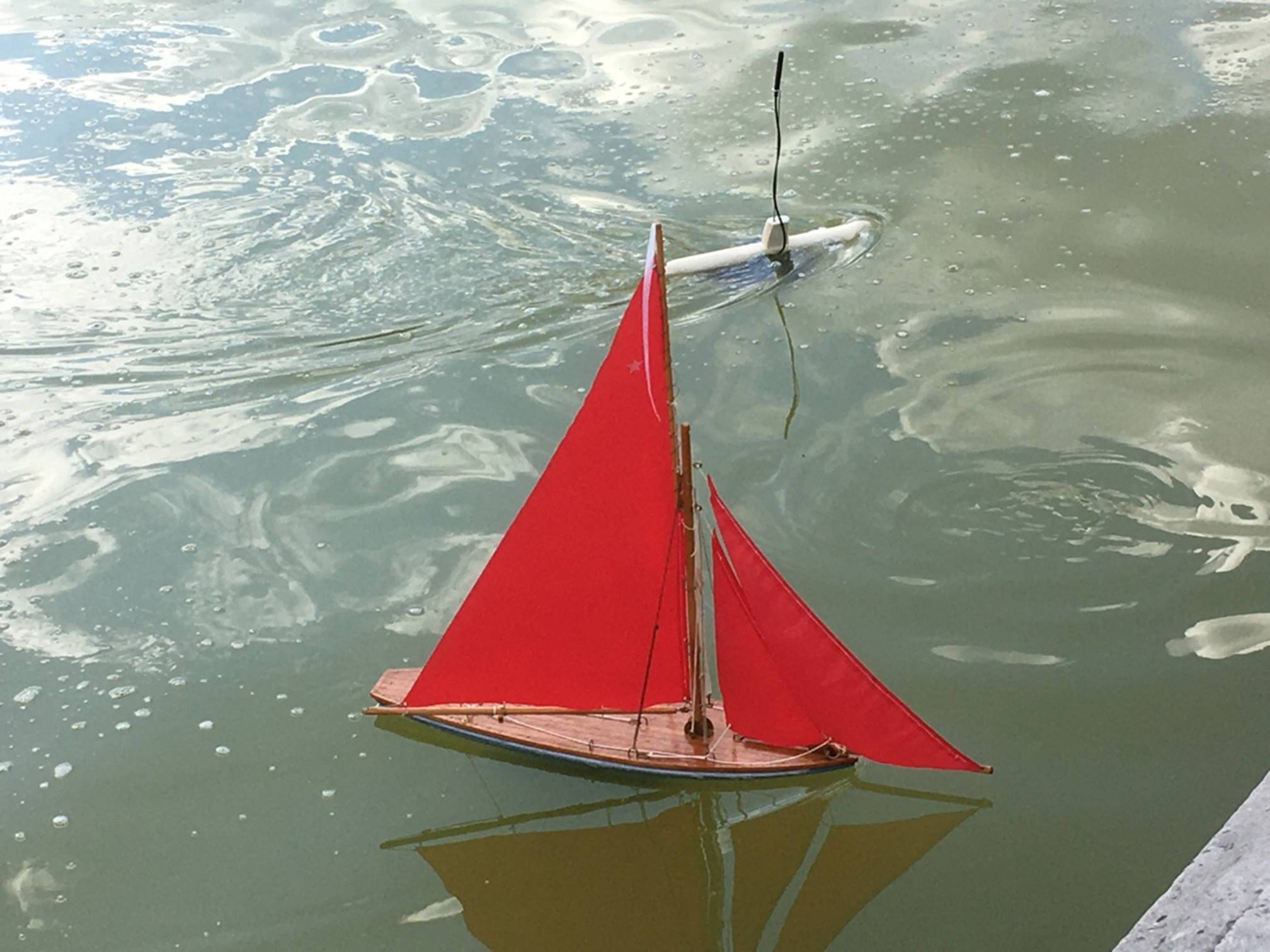 club nautique du luco jardin du Luxembourg Paris pond boat