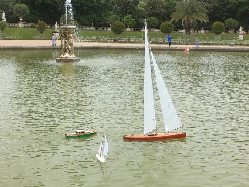 club nautique du luco jardin du Luxembourg Paris pond boat