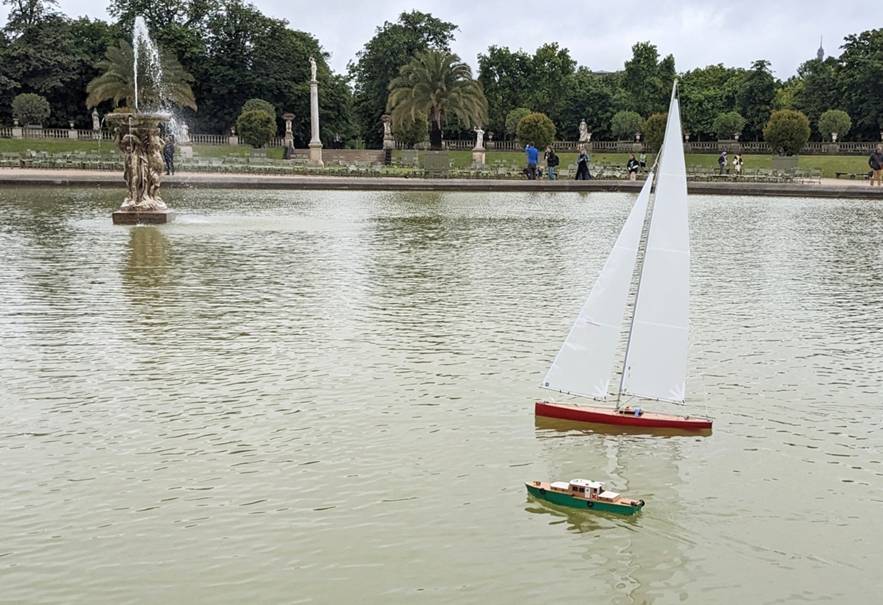 club nautique du luco jardin du Luxembourg Paris pond boat
