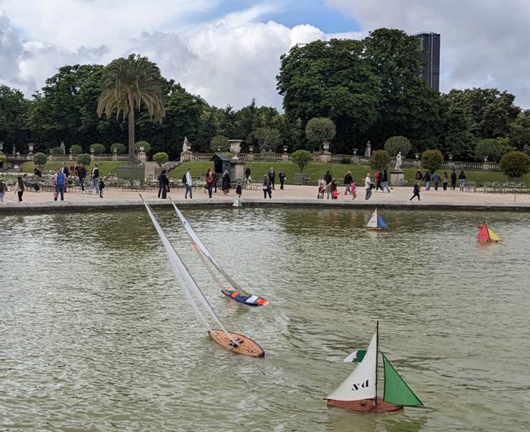 club nautique du luco jardin du Luxembourg Paris pond boat