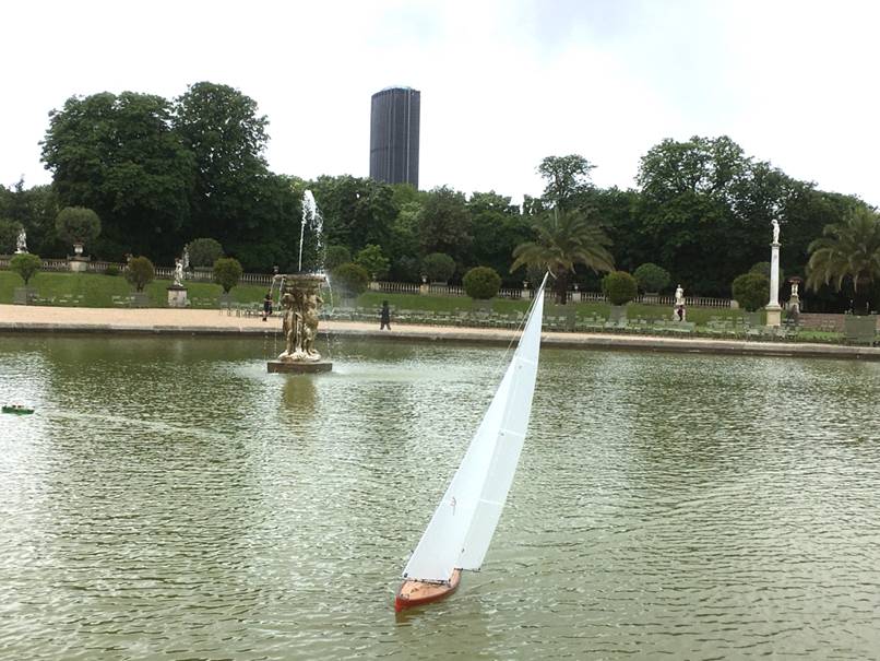 club nautique du luco jardin du Luxembourg Paris pond boat