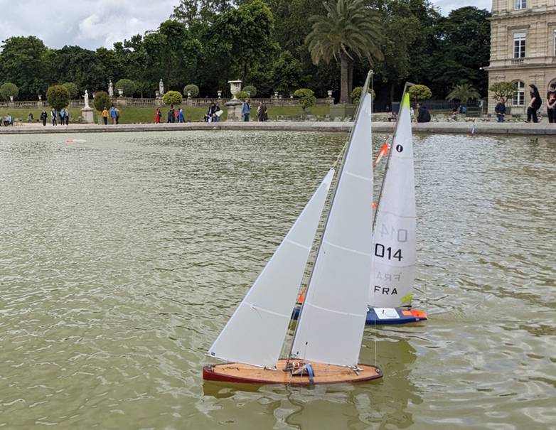 club nautique du luco jardin du Luxembourg Paris pond boat