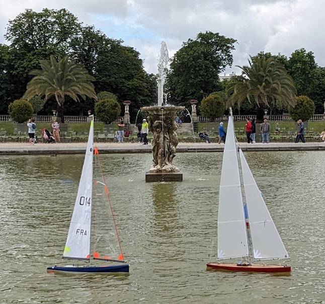 club nautique du luco jardin du Luxembourg Paris pond boat