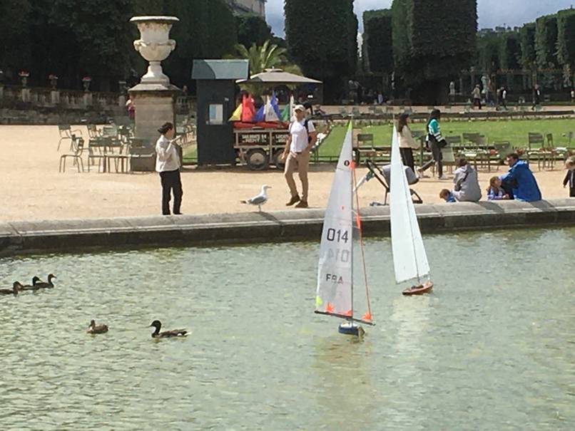 club nautique du luco jardin du Luxembourg Paris pond boat