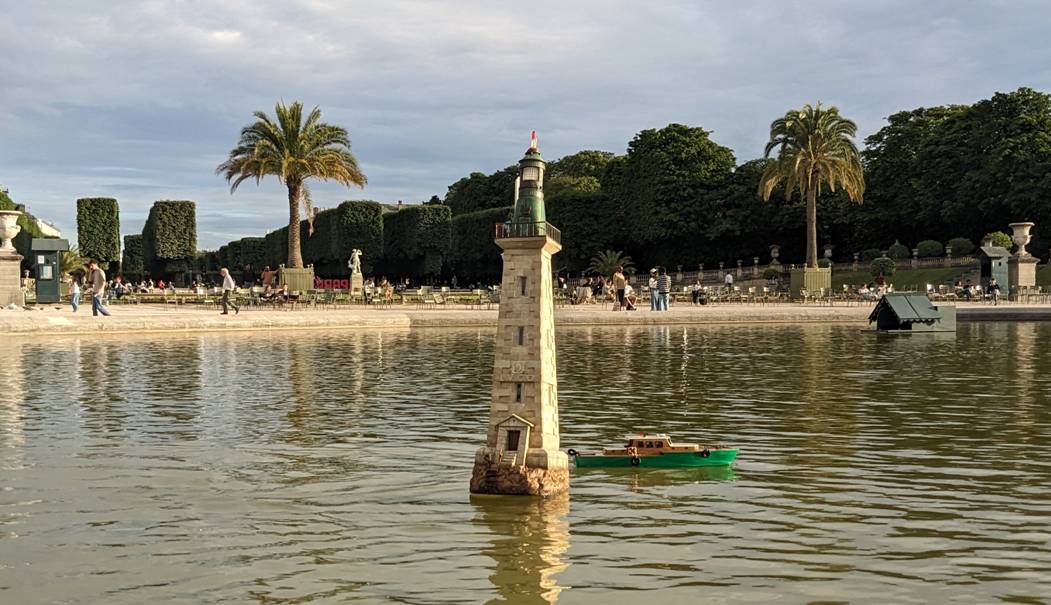 club nautique du luco jardin du Luxembourg Paris pond boat