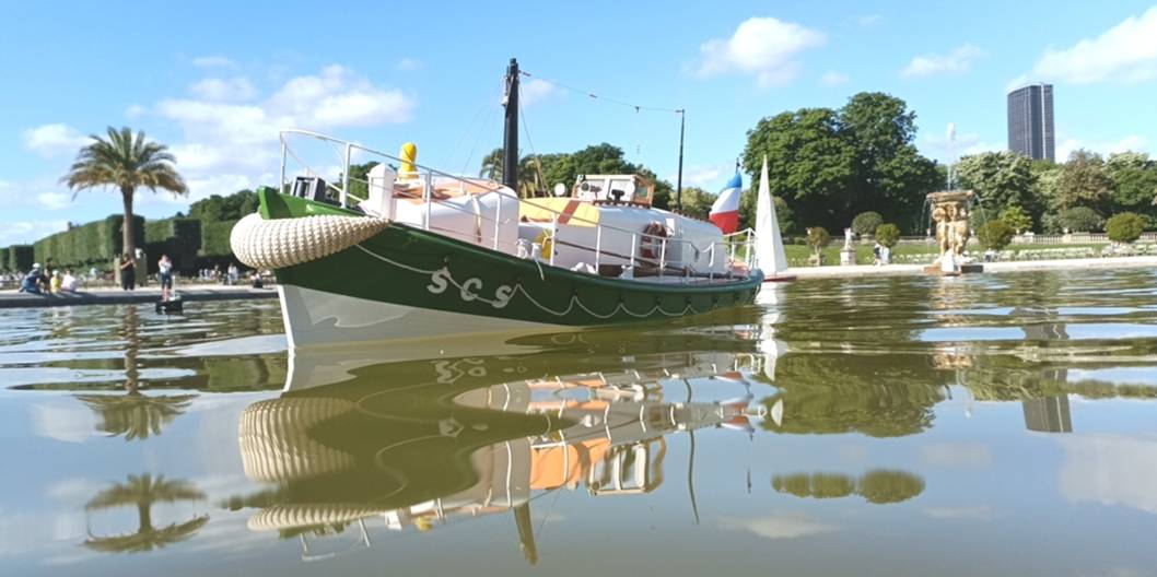 club nautique du luco jardin du Luxembourg Paris pond boat