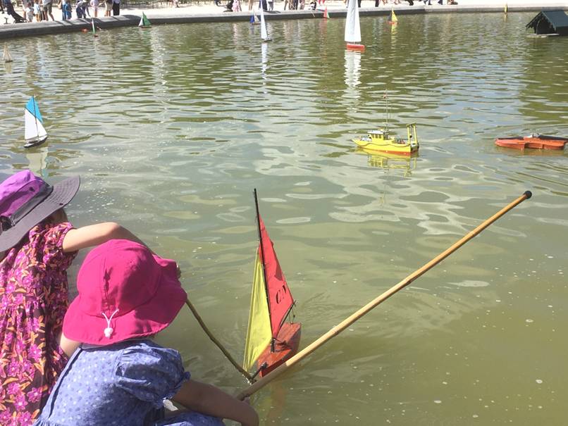 club nautique du luco jardin du Luxembourg Paris pond boat