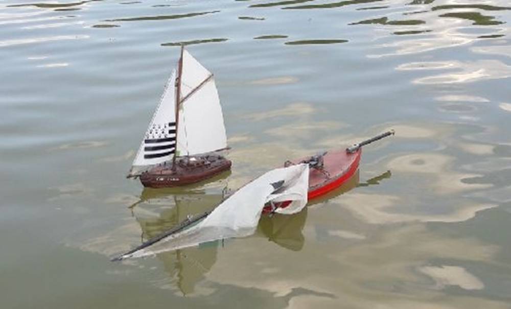 club nautique du luco jardin du Luxembourg Paris pond boat