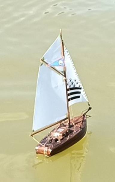 club nautique du luco jardin du Luxembourg Paris pond boat