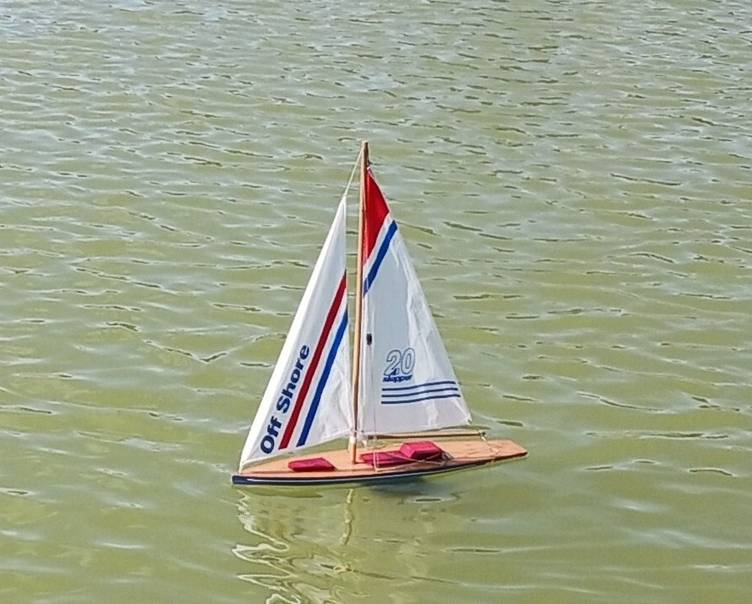 club nautique du luco jardin du Luxembourg Paris pond boat