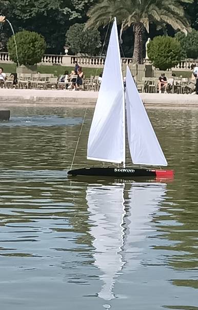 club nautique du luco jardin du Luxembourg Paris pond boat