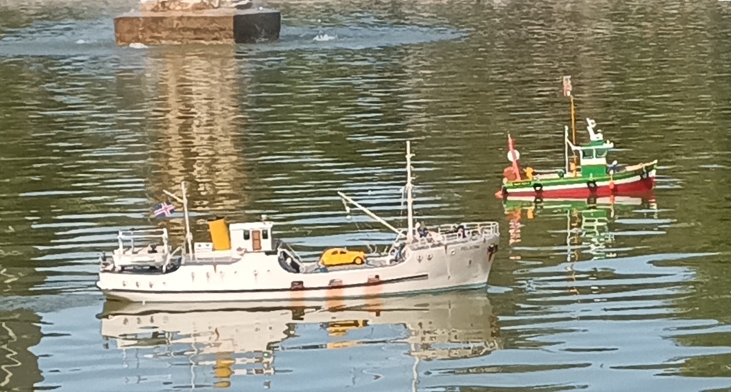 club nautique du luco jardin du Luxembourg Paris pond boat