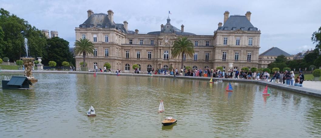 club nautique du luco jardin du Luxembourg Paris pond boat