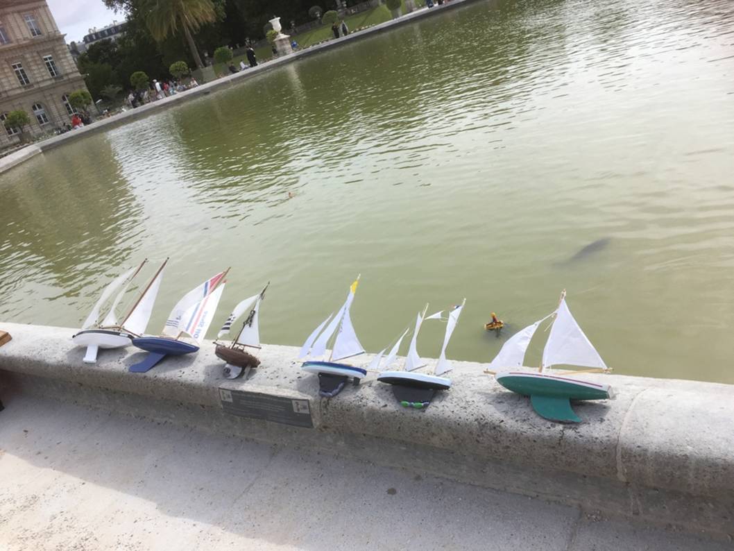 club nautique du luco jardin du Luxembourg Paris pond boat