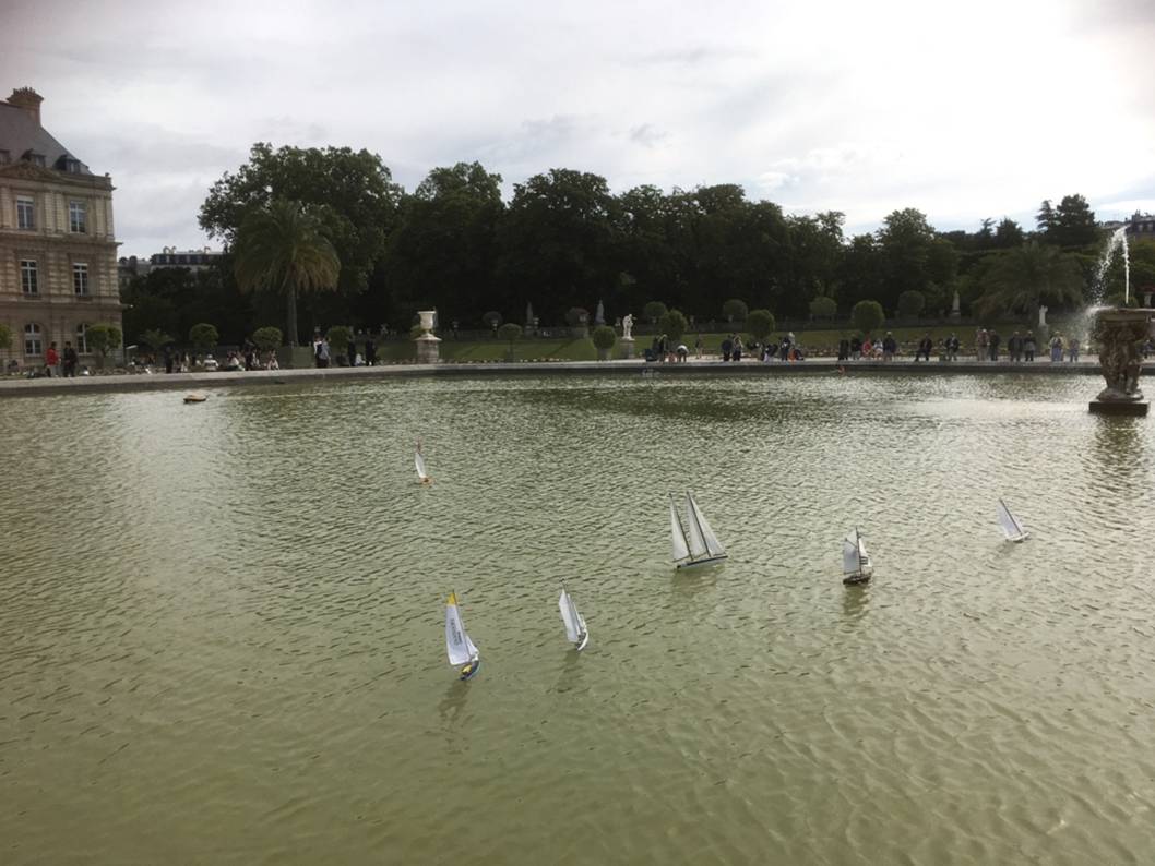 club nautique du luco jardin du Luxembourg Paris pond boat