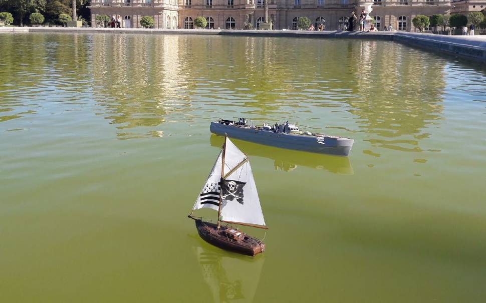 club nautique du luco jardin du Luxembourg Paris pond boat