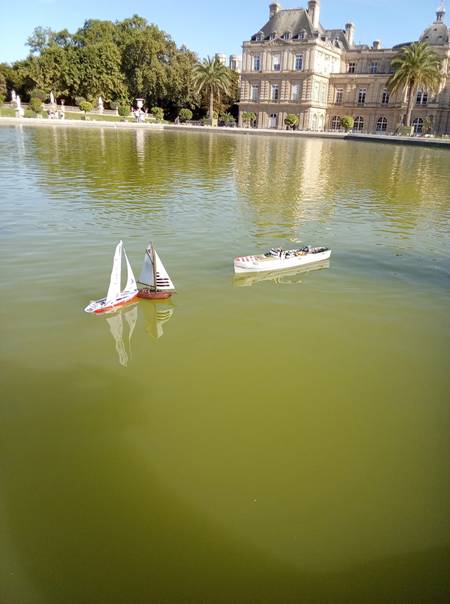 club nautique du luco jardin du Luxembourg Paris pond boat