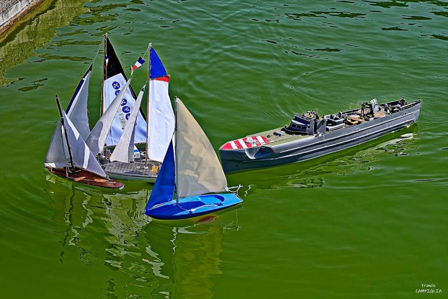 club nautique du luco jardin du Luxembourg Paris pond boat