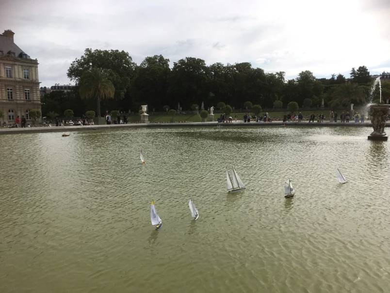 club nautique du luco jardin du Luxembourg Paris pond boat