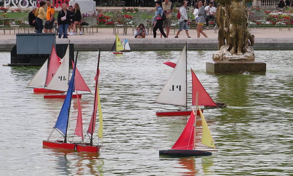 club nautique du luco jardin du Luxembourg Paris pond boat
