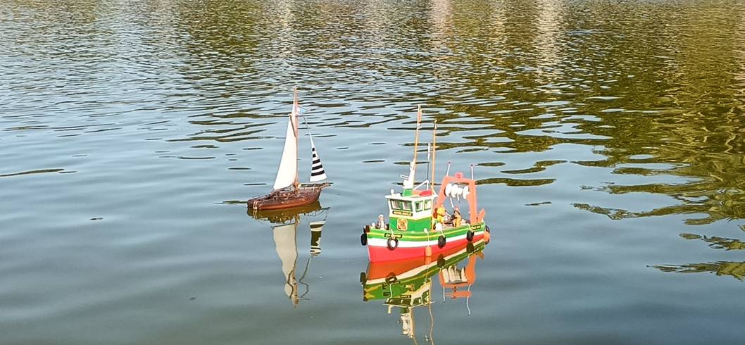 club nautique du luco jardin du Luxembourg Paris pond boat