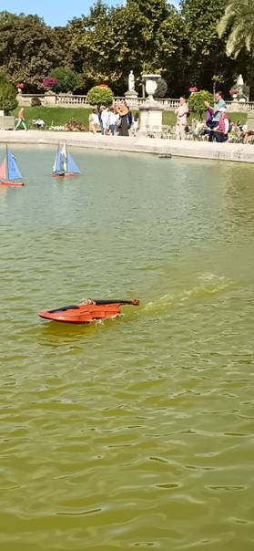 club nautique du luco jardin du Luxembourg Paris pond boat