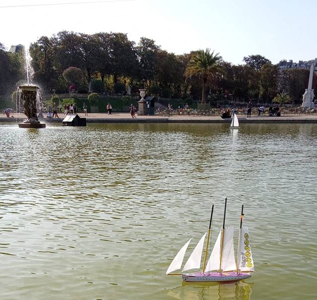 club nautique du luco jardin du Luxembourg Paris pond boat