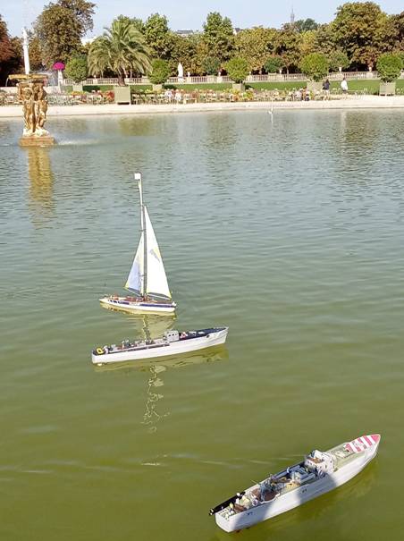 club nautique du luco jardin du Luxembourg Paris pond boat