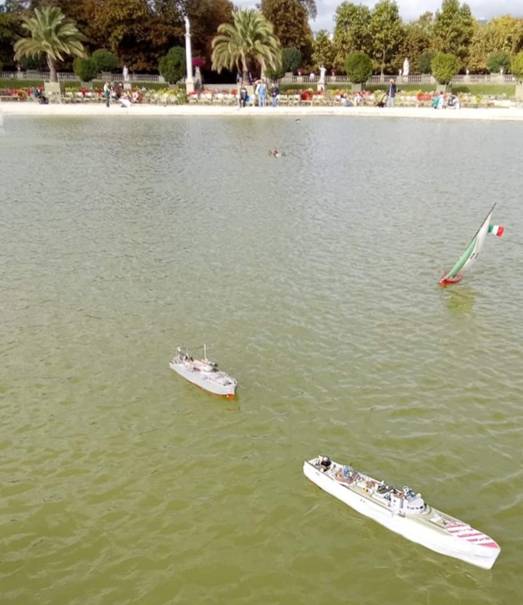 club nautique du luco jardin du Luxembourg Paris pond boat