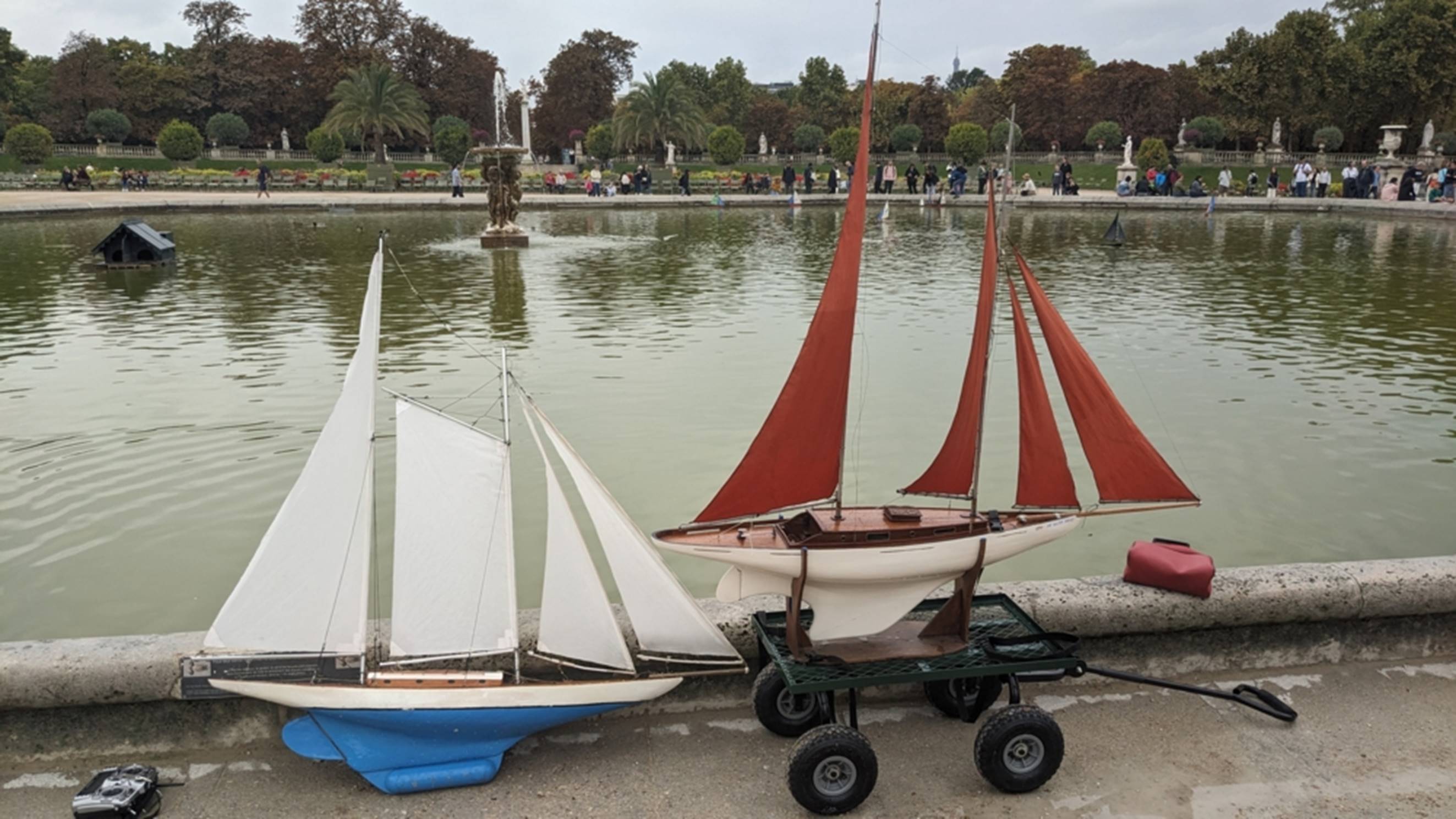 club nautique du luco jardin du Luxembourg Paris pond boat