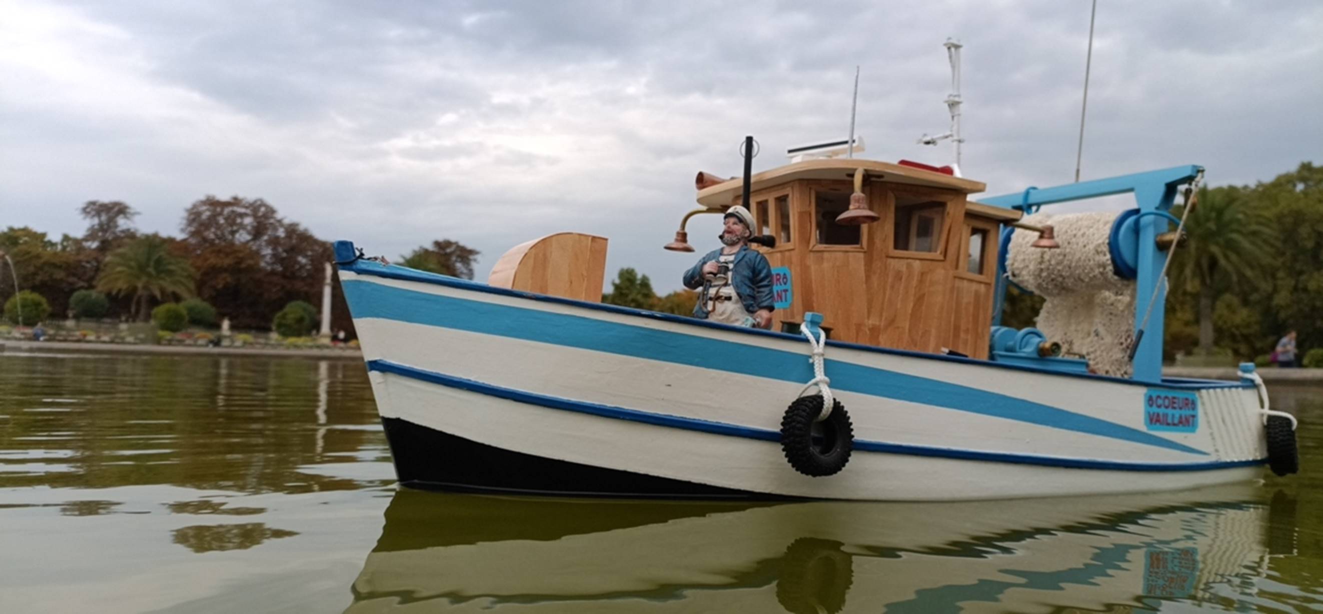 club nautique du luco jardin du Luxembourg Paris pond boat