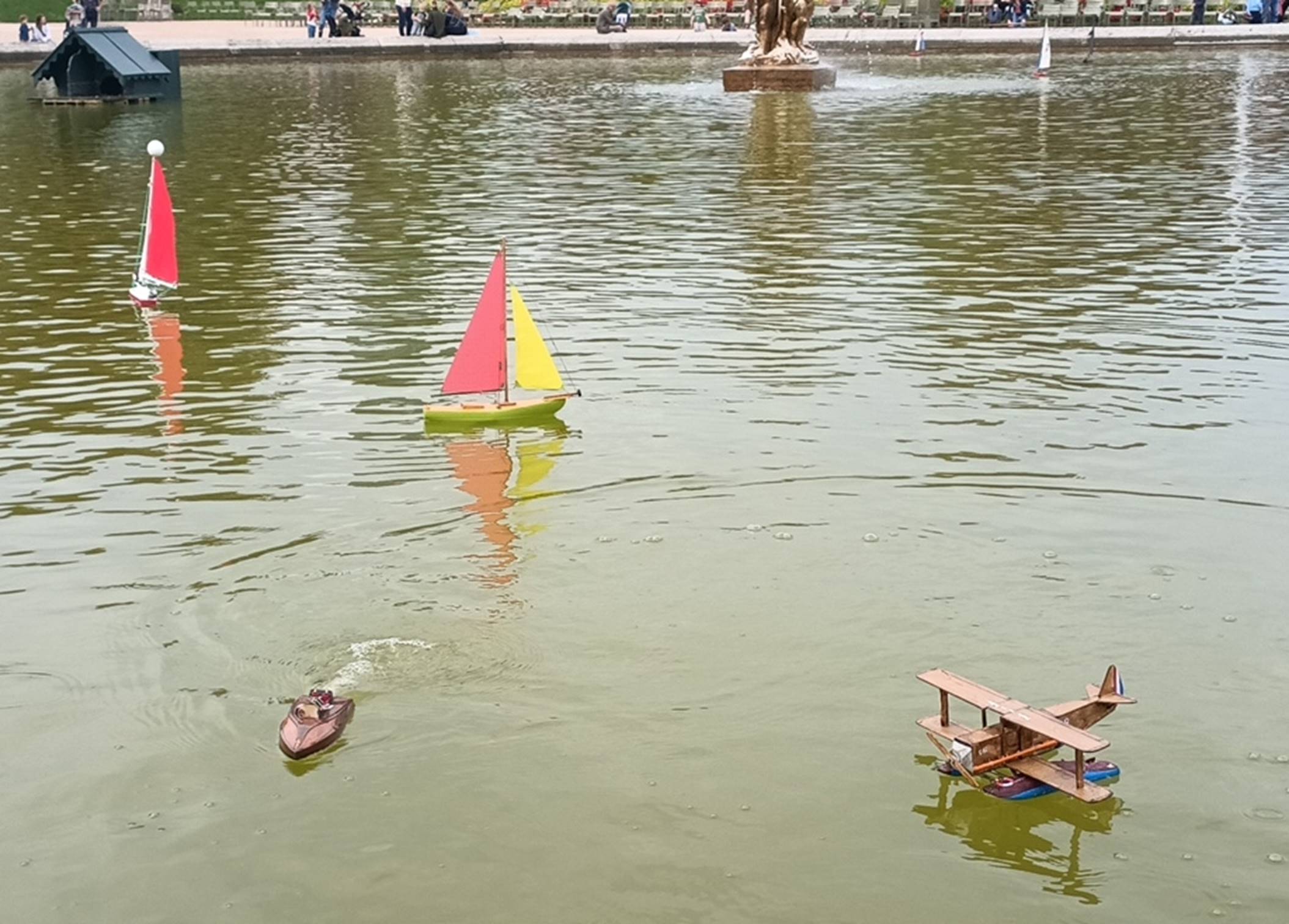 club nautique du luco jardin du Luxembourg Paris pond boat
