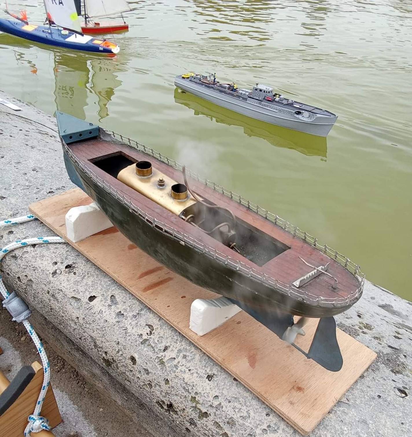 club nautique du luco jardin du Luxembourg Paris pond boat