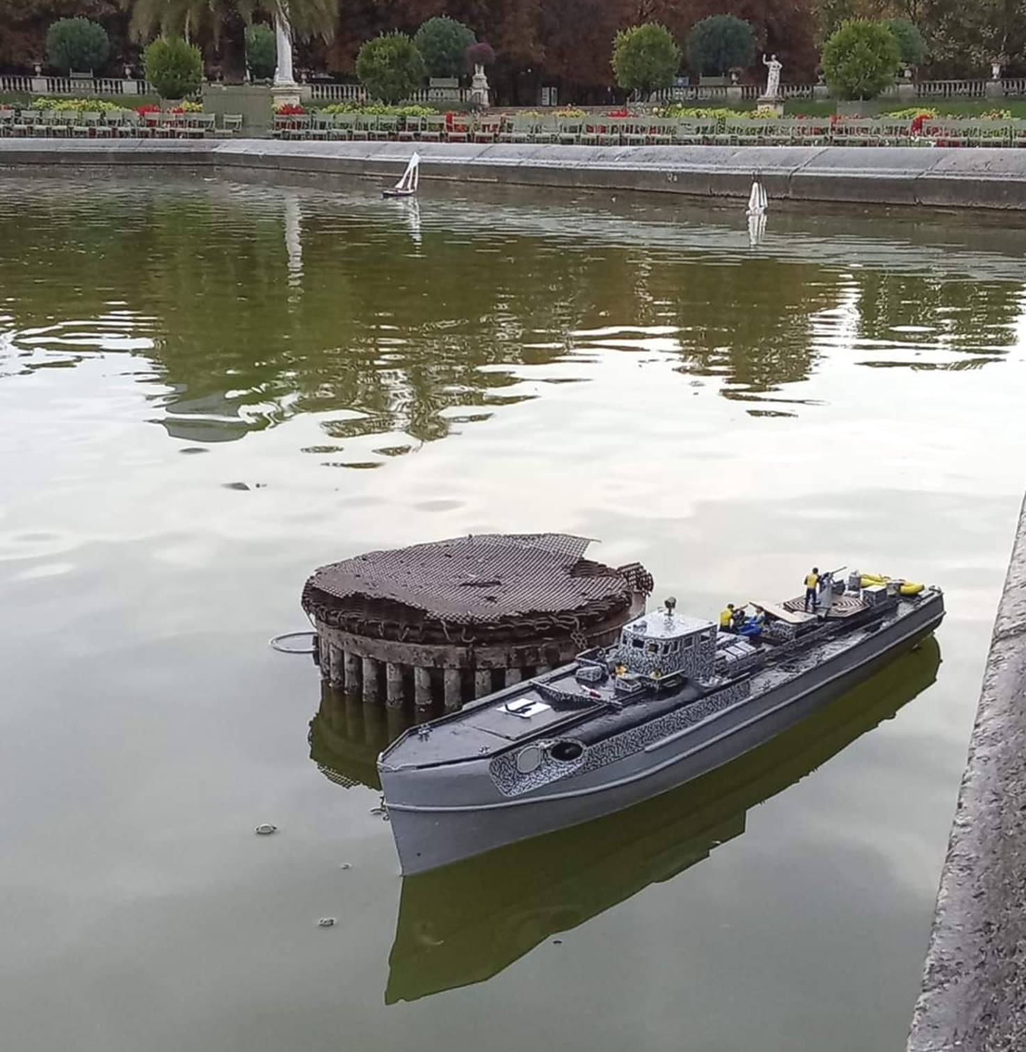club nautique du luco jardin du Luxembourg Paris pond boat