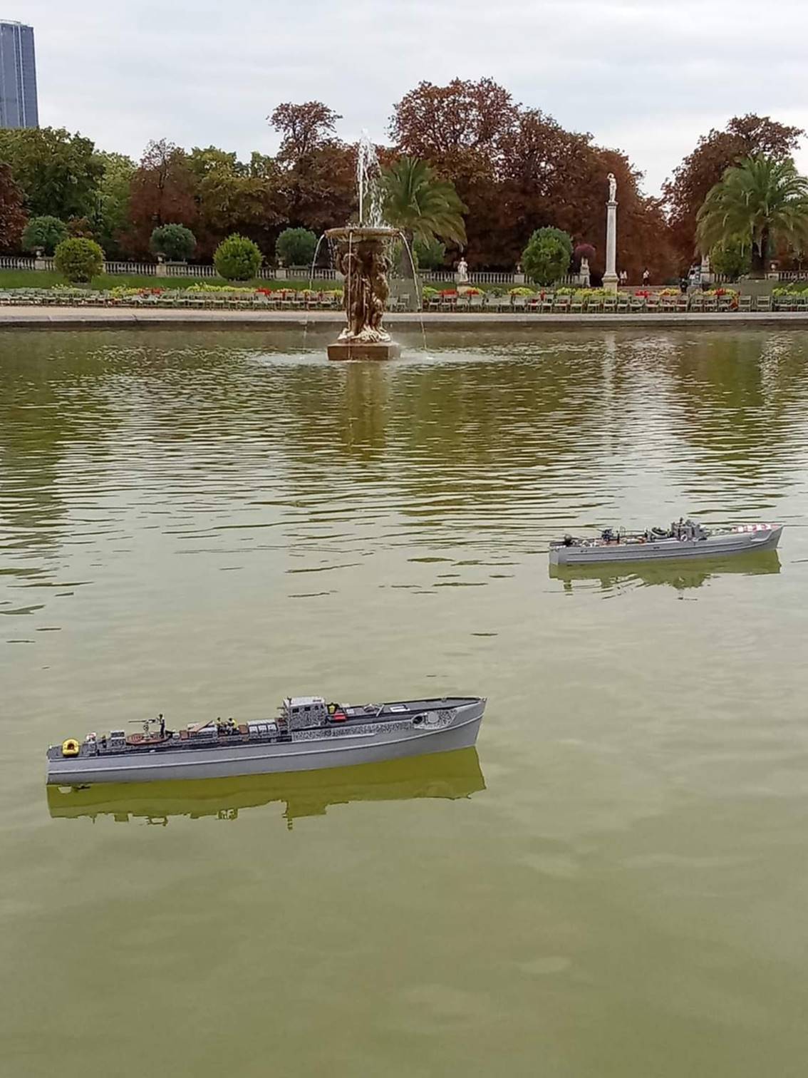 club nautique du luco jardin du Luxembourg Paris pond boat