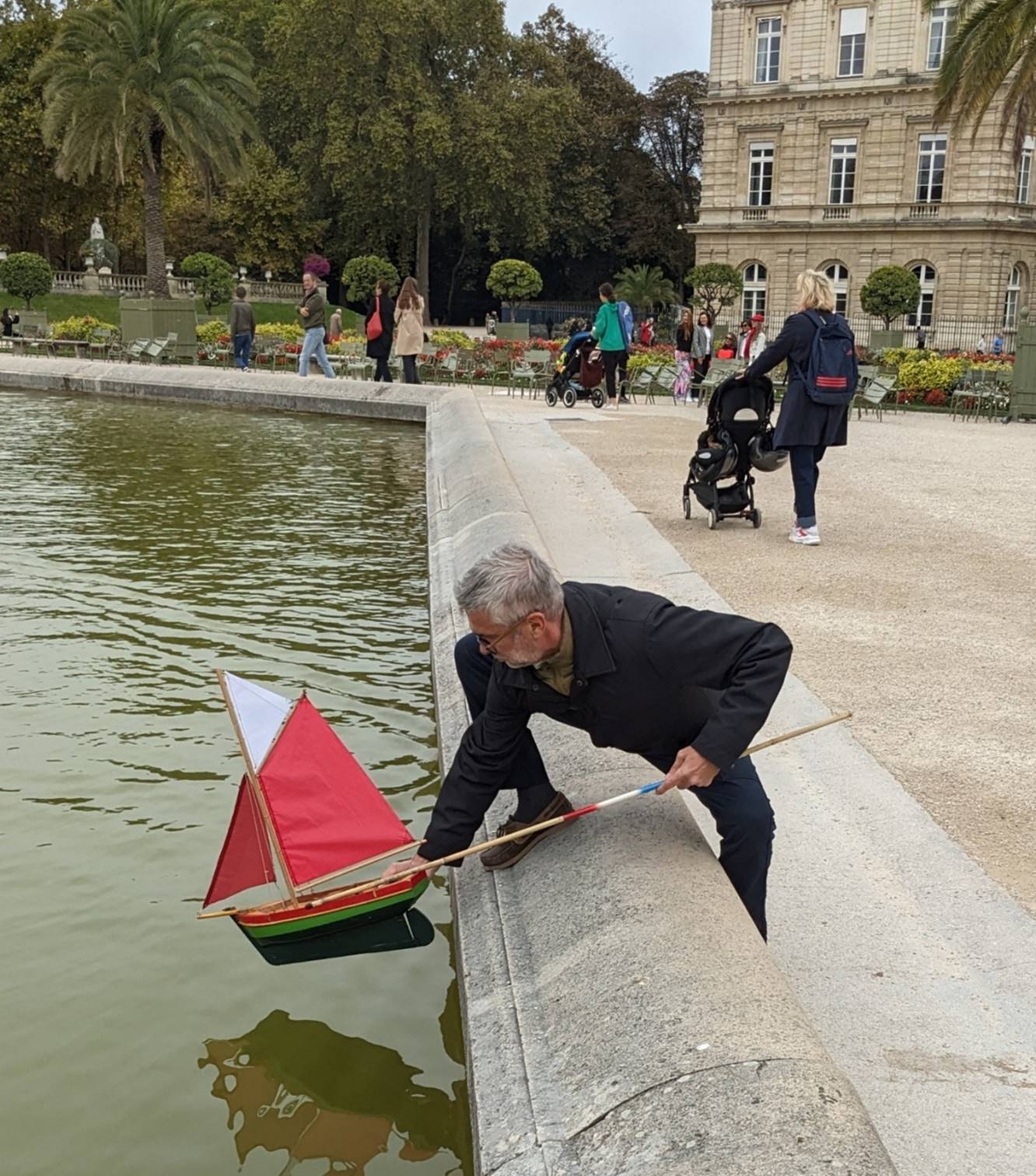 club nautique du luco jardin du Luxembourg Paris pond boat
