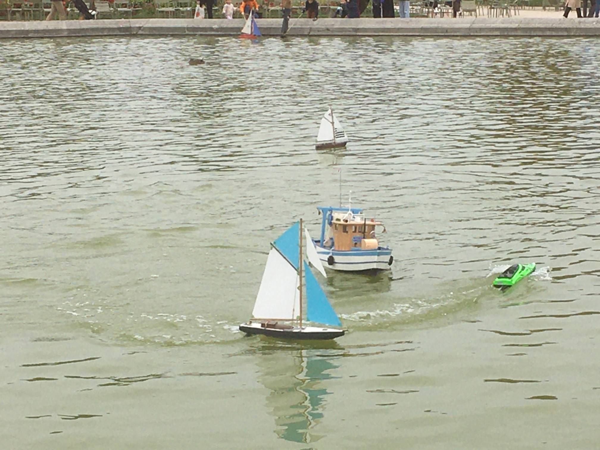 club nautique du luco jardin du Luxembourg Paris pond boat