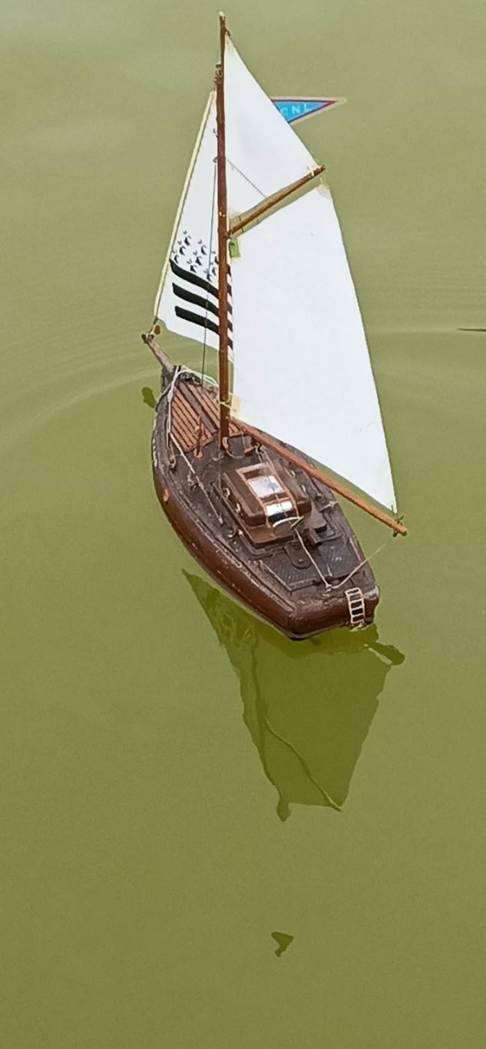 club nautique du luco jardin du Luxembourg Paris pond boat