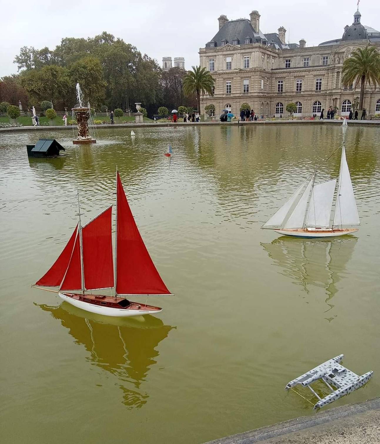 club nautique du luco jardin du Luxembourg Paris pond boat