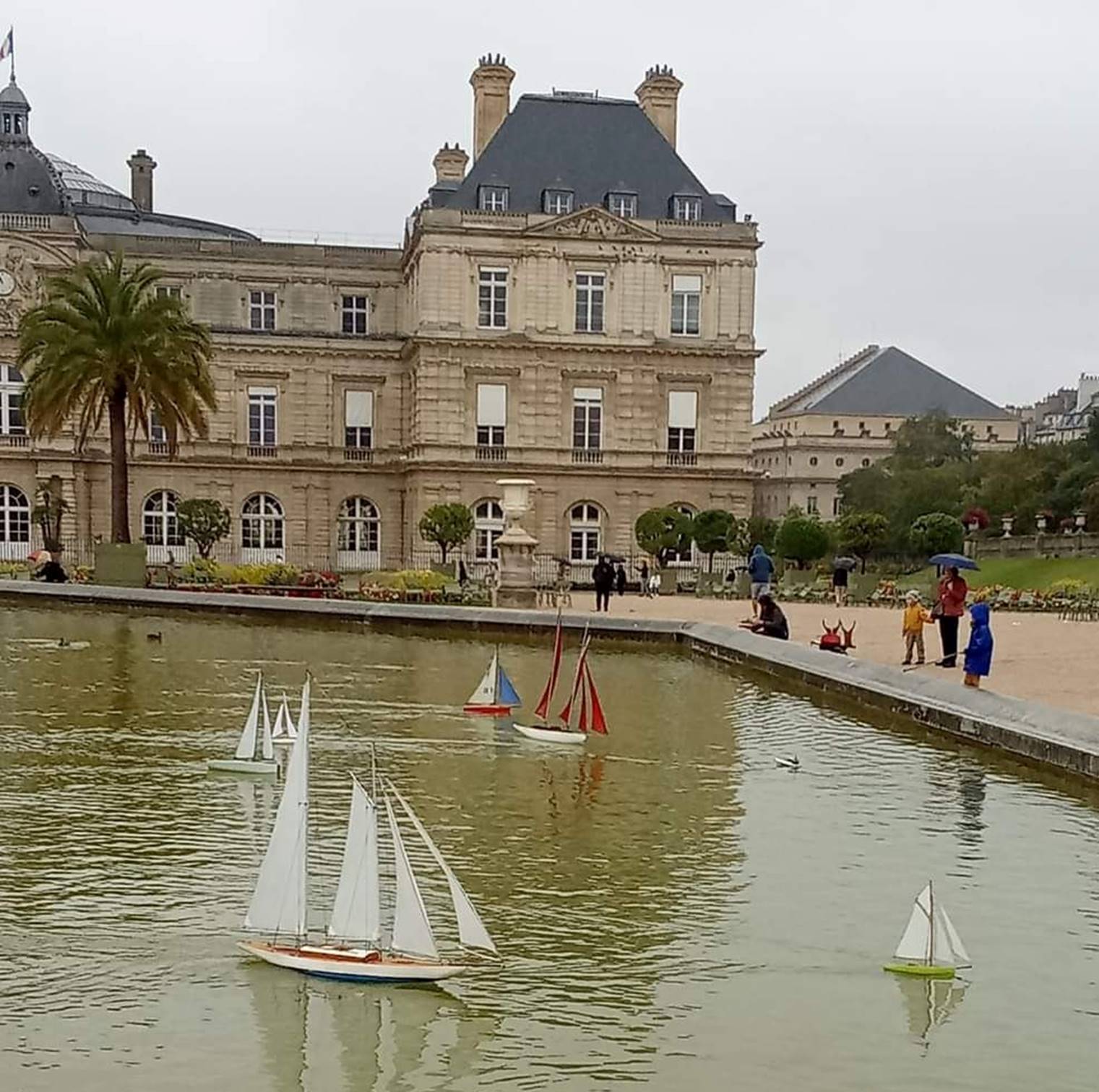 club nautique du luco jardin du Luxembourg Paris pond boat