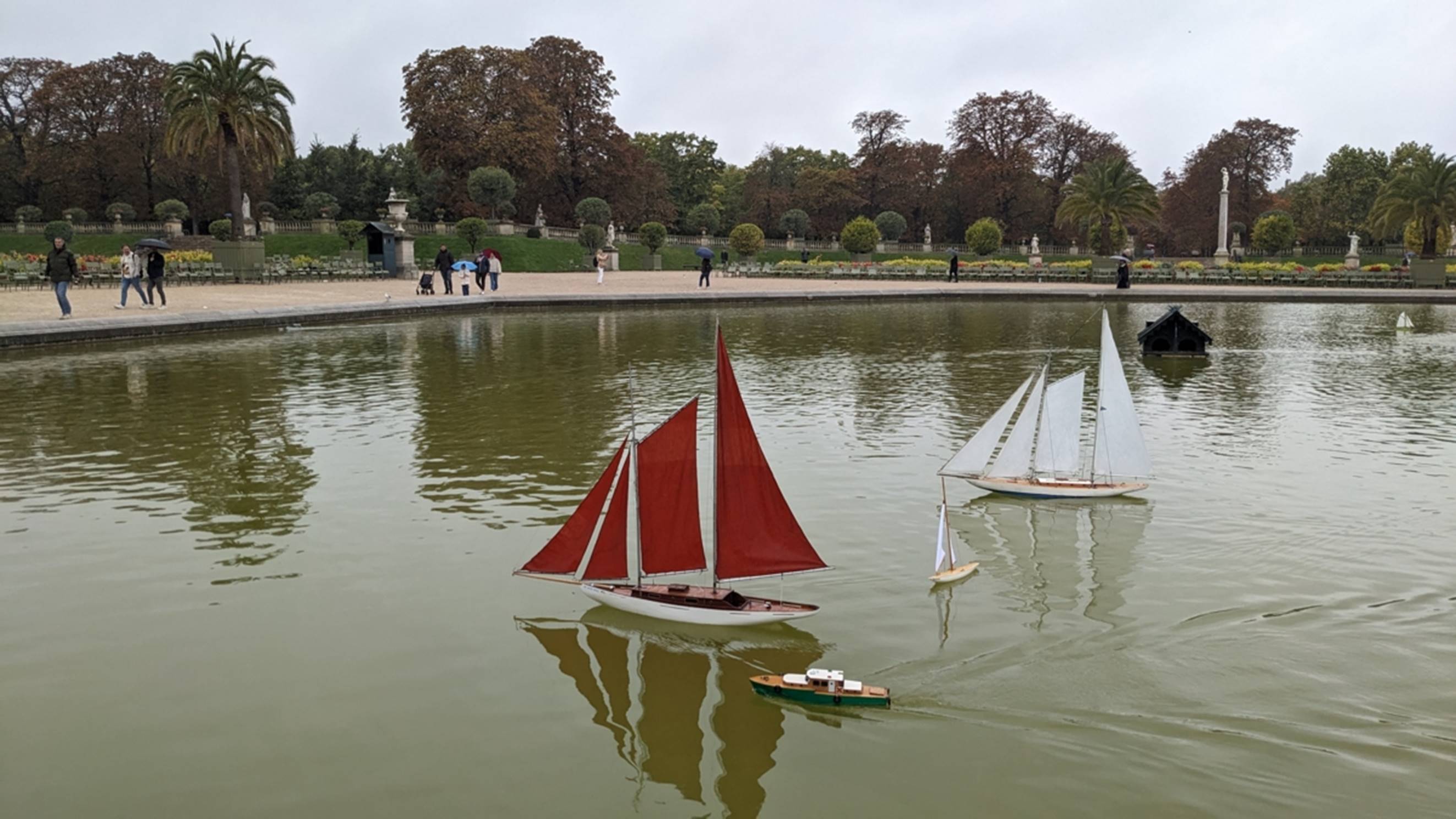 club nautique du luco jardin du Luxembourg Paris pond boat