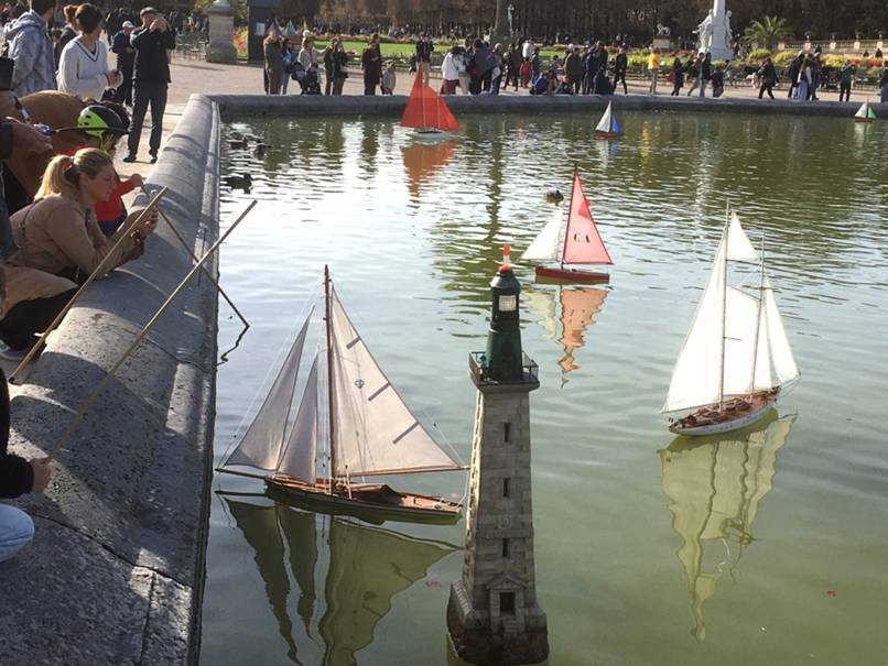 club nautique du luco jardin du Luxembourg Paris pond boat