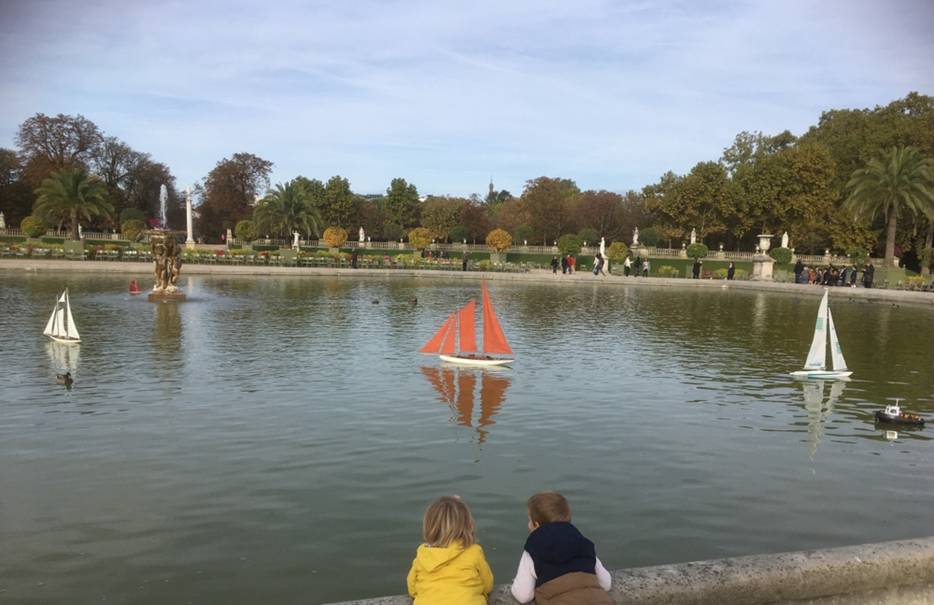 club nautique du luco jardin du Luxembourg Paris pond boat